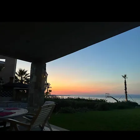 Luxury Seafront Filothei, Halkidiki 别墅 *